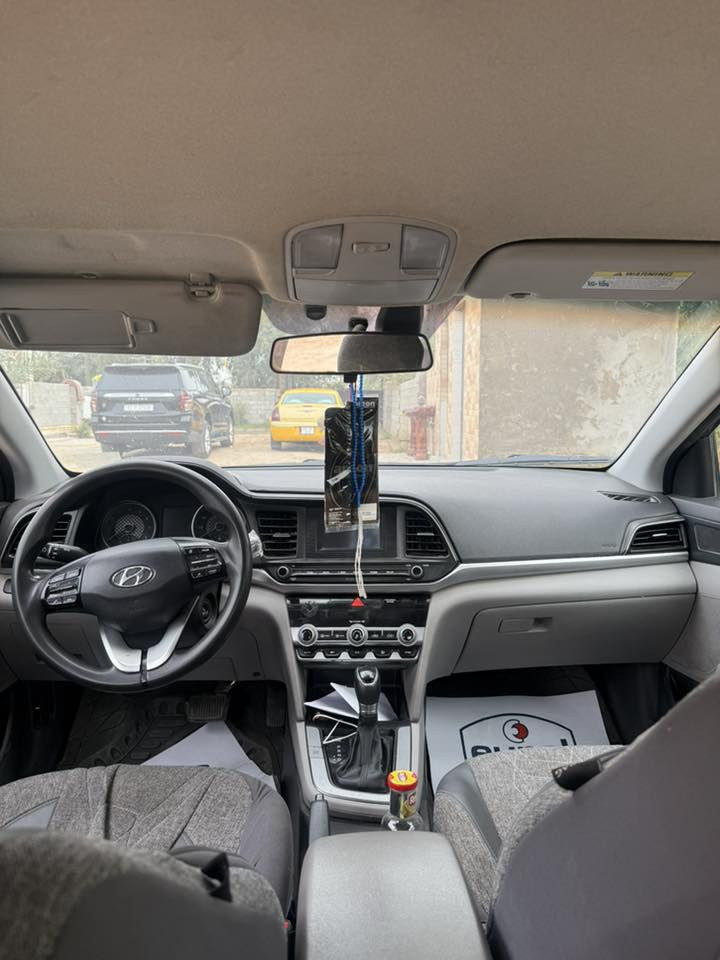 السلام عليكم النترا 2020سياره
معوقين باقيلها ٨اشهر وتخلص عدي بيها وكاله عامه سياره جاهزه من كلشي 
سياره ضربتها من امريكا بنيد وجاملغ سياره صفحه سايق وبيها طخه بسيطه يم لباب لخلفي موضحه بالصور
تخم تاير جديد تبريد بيانو تدفئه مكينه 2000 سياره ماناقصها شي 
فئه سياره SE تحكمات ستيرن تبريد منفصل للاستفسار ***********بيه وتساب
