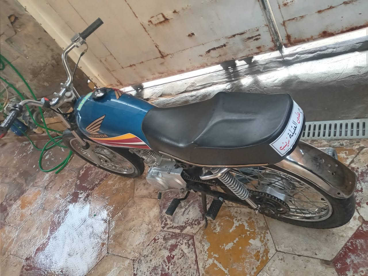 السلام عليكم دراجه نامه البيع الدراجه شوف عينك نضيف وا حلوه المكان ناصرية مركز تضحيه السعر 400 التواصل***********
