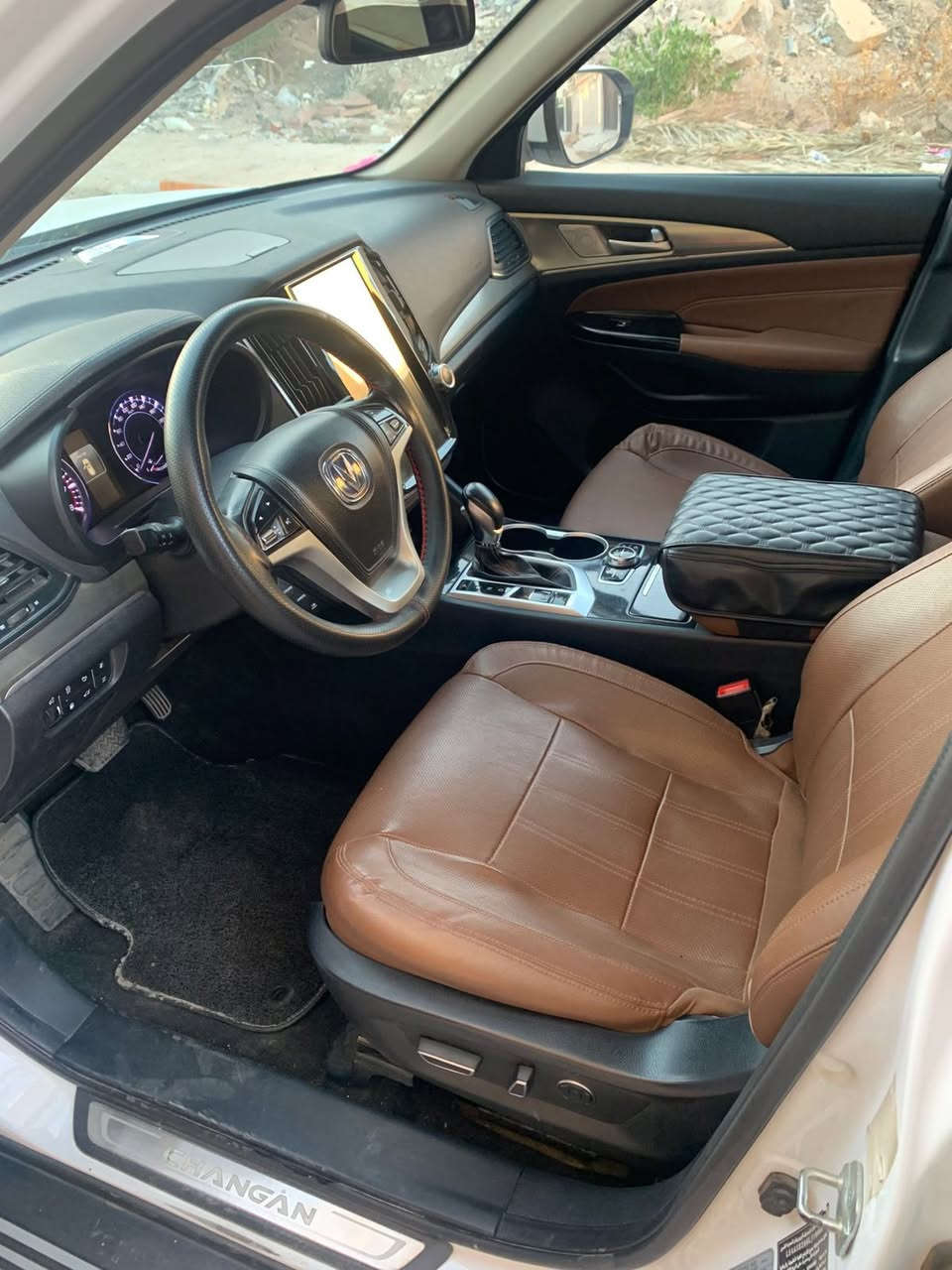 للبيع | شانجان CS95 موديل 2020 – فئة رويال (أعلى فئة)
📍 رقم أربيل

🔹 الحالة:
	•	السيارة فل مواصفات
	•	بدون صبغ
	•	فقط برد كولش صغير جداً بالجنطة

🔹 المواصفات الفنية:
	•	محرك تيربو 2000 سي سي
	•	4 سلندر
	•	أنظمة القيادة: NORMAL / SPORT / ECO / SNOW

🔹 المواصفات والميزات:
	•	فتحة سقف بانوراما
	•	حساسات 360 درجة
	•	كاميرات 360 درجة
	•	نظام الرادار
	•	نظام تحديد المسار
	•	نقاط عمياء + إشارة بالمرايا
	•	كراسي جلد كهربائية لون عسلي
	•	7 ركاب
	•	جنطة خلفية كهربائية
	•	تشغيل عن بُعد
	•	مثبت سرعة
	•	مرايا كهربائية
	•	مكيف 3 مناطق
	•	8 إيرباج
	•	بالإضافة إلى العديد من المواصفات الأخرى

🔹 الصيانة والحالة الميكانيكية:
	•	السيارة عليها إدامة كاملة
	•	صدر جديد + فيت بم جديد من الوكالة
	•	بلكات جديدة من الوكالة
	•	تخم تايرات جديدة
	•	دسكات + دبل لنك من الرفاعي

🔹 المسافة المقطوعة:
	•	185,000 كم حقيقي (قابل للزيادة)

💰 السعر: 145 ورقة

📍 المكان: بغداد – النسور أو المحمودية
📞 للاستفسار:
*********** (متوفر واتساب)
