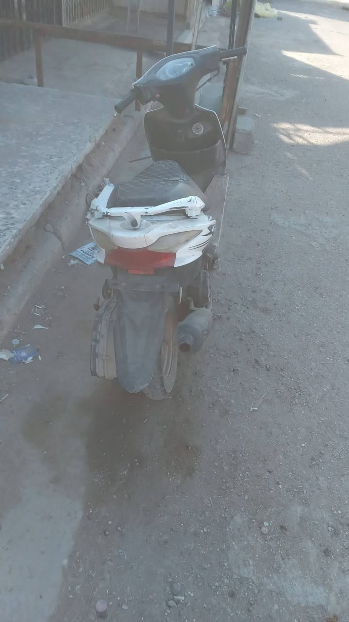 السلام عليكم عندي دراجة ادرس ماكس  للبيع شغل باي وقت سلف كاملة سرعة 140 شغالة سعر 450وبيها مجال بغداد الدورة عمارات الصحة ***********بي وات ساب
