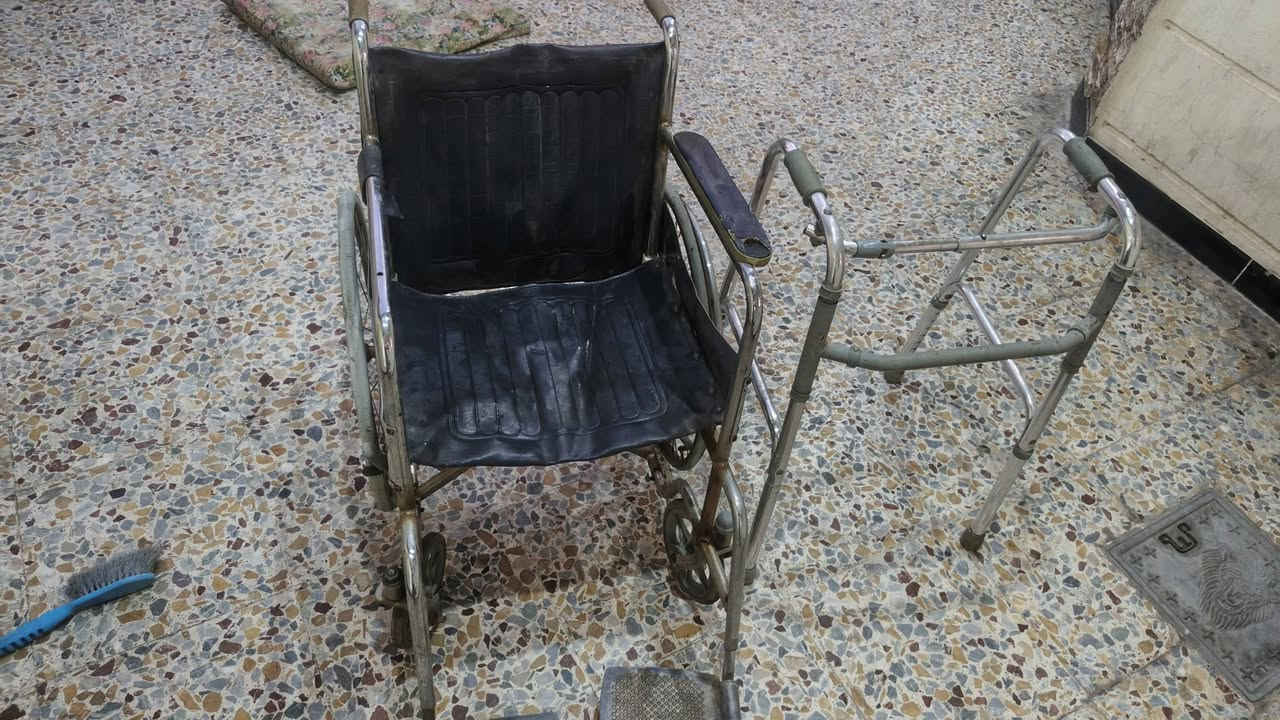 مجانا السلام عليكم 
عندي هاي العربانه مال ذوي الاحتياجات والعكازه مربعه للثواب الي محتاجهن يجي ياخذهن مجانا العنوان بغداد وهذا رقم 
***********
