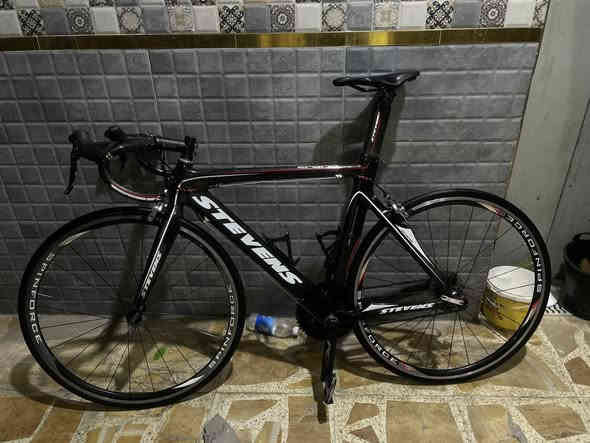 سلام عليكم 
دراجة للبيع نوع STEVENS
فول كاربون سيت كامل ULTEGRA
تريد باي استريت ابيعلك اليعجبك 
نضافة 80/100 مابيها اي شي كاملة 
ابيع من دون صينية وويالة 
الدراجة بيها تصليح بسيط بالماشة الأمامية
عنواني بغداد شعلة 
رقم ***********
