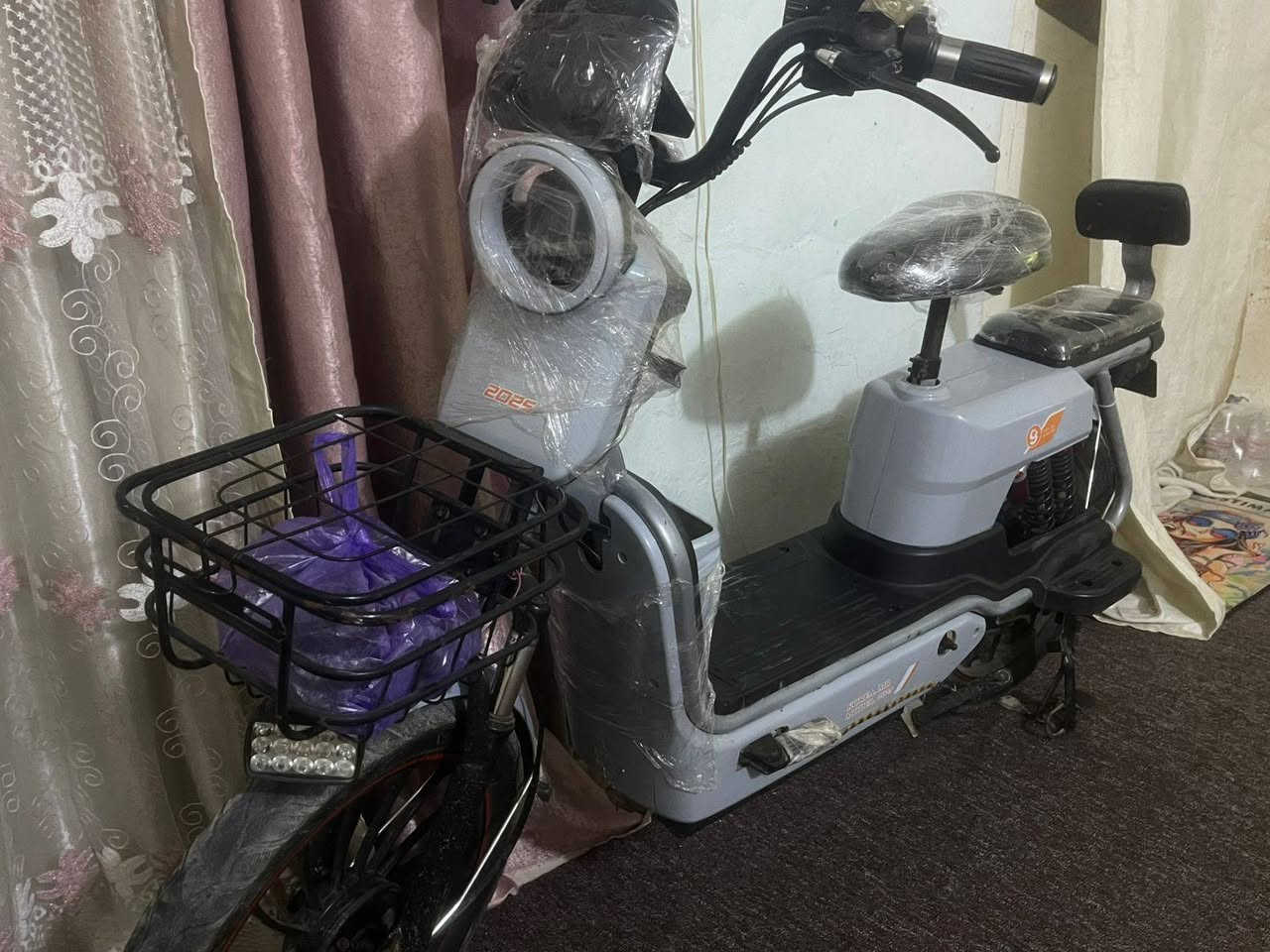 السلام عليكم 
بايسكل شحن للبيع أخو الجديد موديل 25 نضيف مع بطارياته 
يشتغل سويج وبصمه وكارت
*********** مكاني كربلاء
