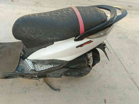 هەرزان و ماڵی فەقیر ماتۆری ماکسی یابانی مۆدیل 2024 مەکینە 125 هەمووگیان عیش دەکات گێجوو لایتوو هۆڕین بێ عەیبە وە صلي و مەنەفێسی لەگەڵە هیج کێشەی نیە ماڵی فەقیرە کێ یەکم کەس پەی وەندی بکات بەئەوی دەفرۆشم وەک هاوکارییەک ژمارە مووبایل *********** /// *********** السليمانية
