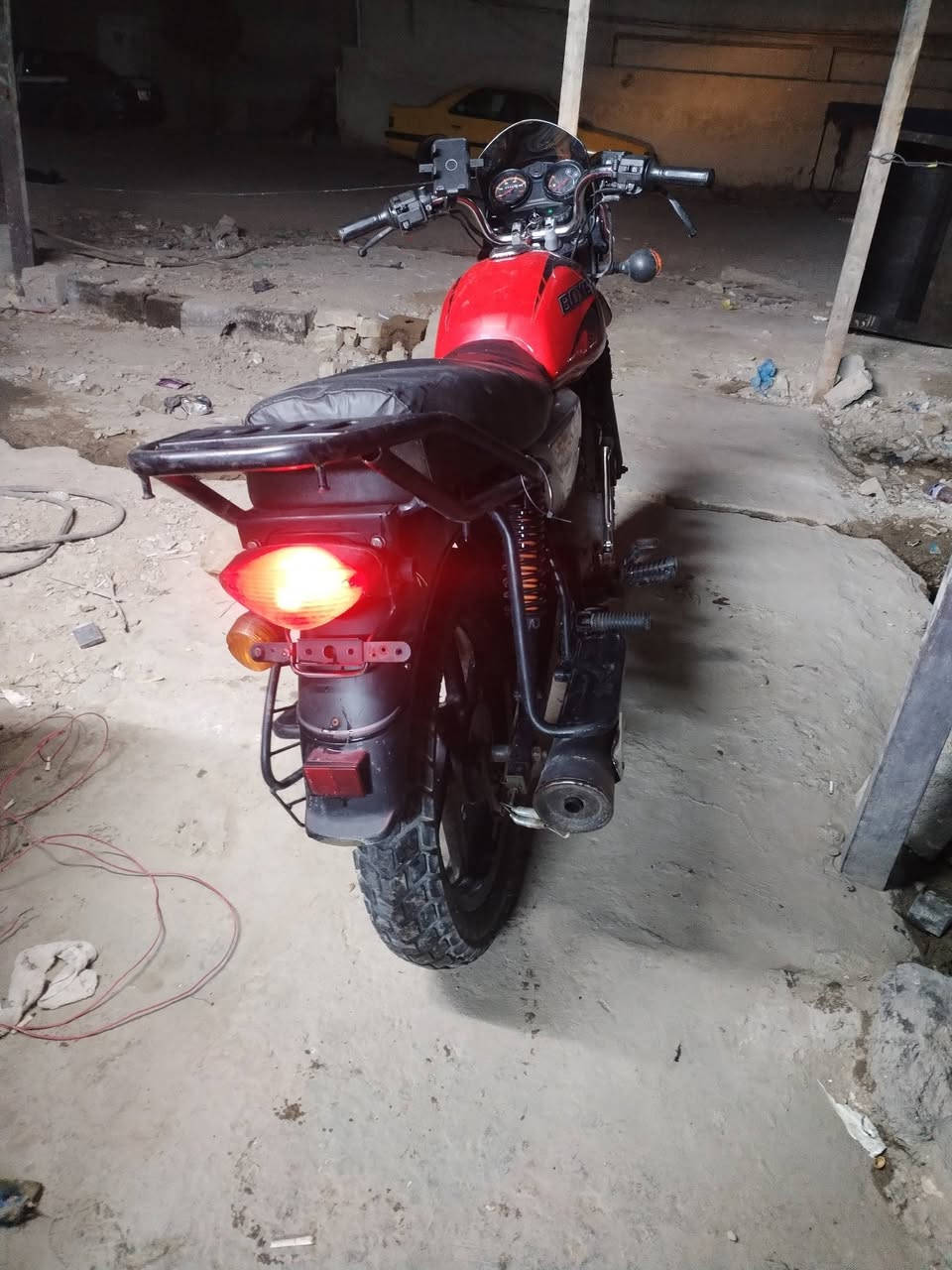 سلام عليكم بوكسر للبيع مودي23 نازله بل اربعه وعشرين   دراجه شوي بي كم نقص ما تكلف هواي  أوراق ضايعه اتكفلك حلال وحرام تأخذه من باب البيت سعره ٧٠٠ وبيه مجال مكاني بغداد وهاذه رقمي*********** رجاء لمو شراي لا يتعبني
