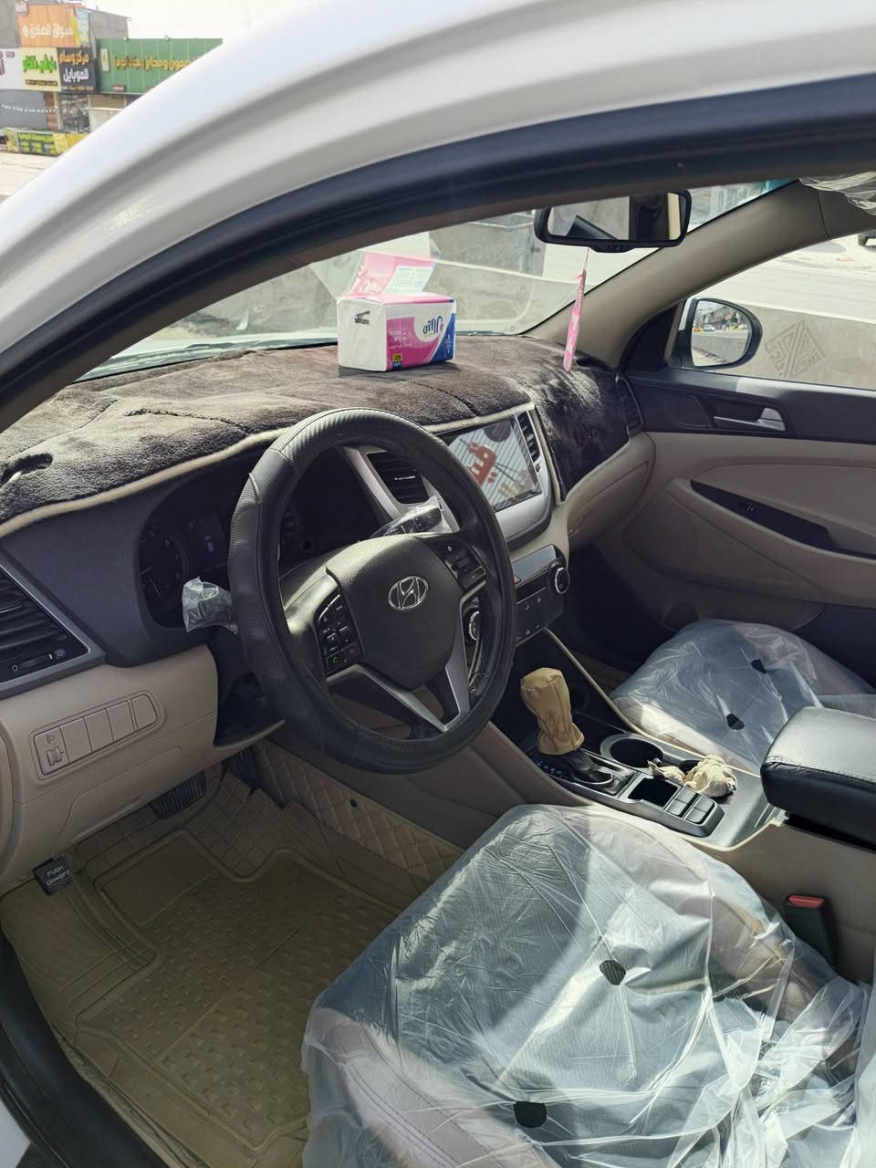 توسان 2016خليجي تحكمات استيىرن تبريد قطعتين لايت زنون حساسات أمامي خلفي شاشة بدون فتحة رقم إنكليزي بأسمي السيارة بيها حالوب للاستفسار الاتصال ***********العنوان بغداد
