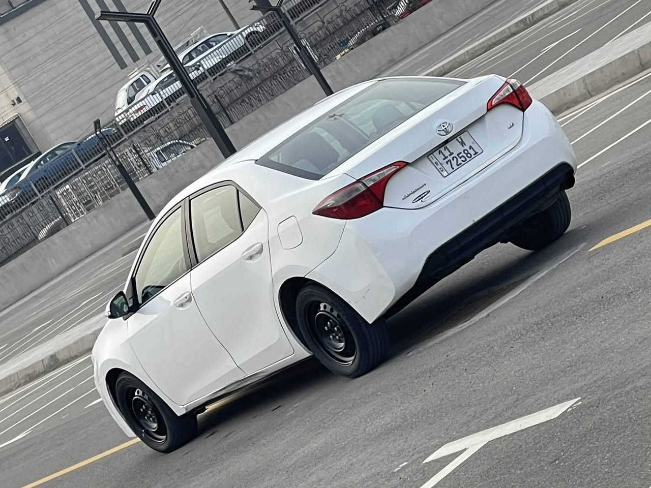 كورلة ٢٠١٤ وارد امريكي 
سعر ١١٤ بيهة مجال شراي 
حادثة جنطة بدون دواخل بيهة صبغ باب جملغ بلعراق
موصفات نص فول 
تحكم ستيرن جهتين مانع نزلق كروس سرعةليت زنون
شاشة جبيرة كامرة خلفية
سيارة جاهزة ما بيهة نقص
ماشية ١٢٠ 
رقم بغداد دولي تحويل ثاني يوم
مكان سيارة بغداد الشعب
رقمي ***********
