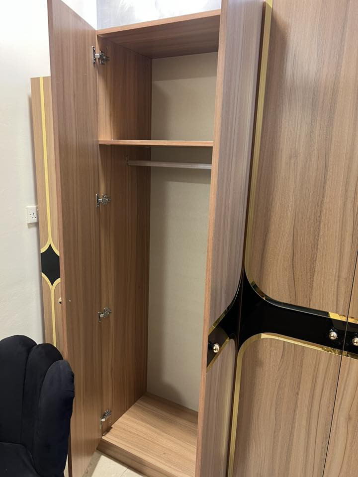 السلام عليكم جميع المعروض استعمال شخصي اخو الجديد
غرفة نوم سعر(550)
ثلاجة سعر (110)
سبالت عدد 2سعر(800)
قنفات ديوان سعر (225)
تلفزيون سعر (110)
ميز مكتبي سعر (110)
كاونتر سعر(275)
جميع الاسعار قابلة للتفاوض شي بسيط 
للاستفسار 
***********
واتساب
