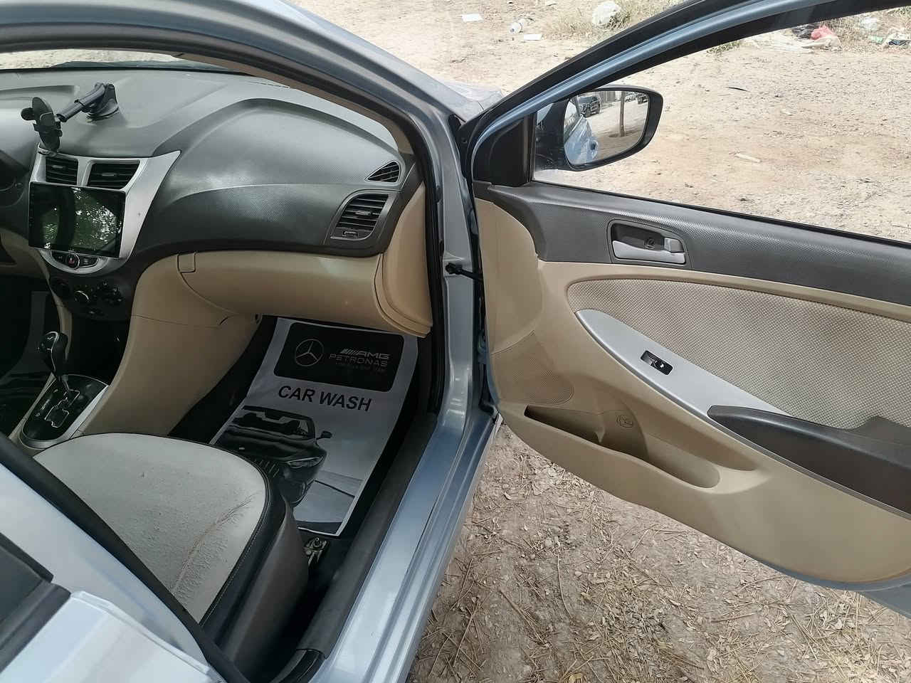 السلام عليكم لبيع اكسنت خليجي ٢٠١٥ رقم بغداد دولي بيهه ٤ قطع صبغ بدون دواخل ولاتبديل اثر جراد فقط تخم تاير جديد صدر أمامي خلفي جديد باتري جديد كشنات جلد شاشه كامره تحكمات استيرن اشاير بل مري تبريد تتفئه سياره جديده بمعنا الكلمه وجاهزه من كل نواحي مابيهه اي نقص مكان سياره بغداد لكرخ سعر (٨٣)وبيه مجال //***********
