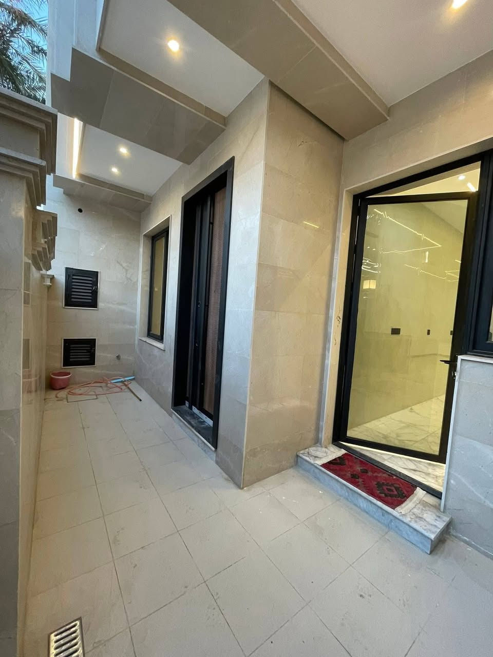 🏠 فرصة عقارية رائعة في السيدية!.

 #للبيع  بيت بطراز مودرن  في قلب  #السيدية 🔥

📍الموقع الدار : مربع تبوك  

🏡 تفاصيل العقار:

 • المساحة: 140 م²
 • الواجهة: 7 م
 • النزال: 20 م

✨ التقسيم الداخلي:
الطابق الأول: صالة معا خدمات ضيوف + مطبخ + حمام + غرفة نوم  
الطابق الثاني: 3 غرفة نوم  +حمام  
الطابق الثالث: غرفة نوم + حمام             

#للاستفسار__والتواصل:::::::::

الاتصال على الارقام التاليه...
***********
***********
***********
