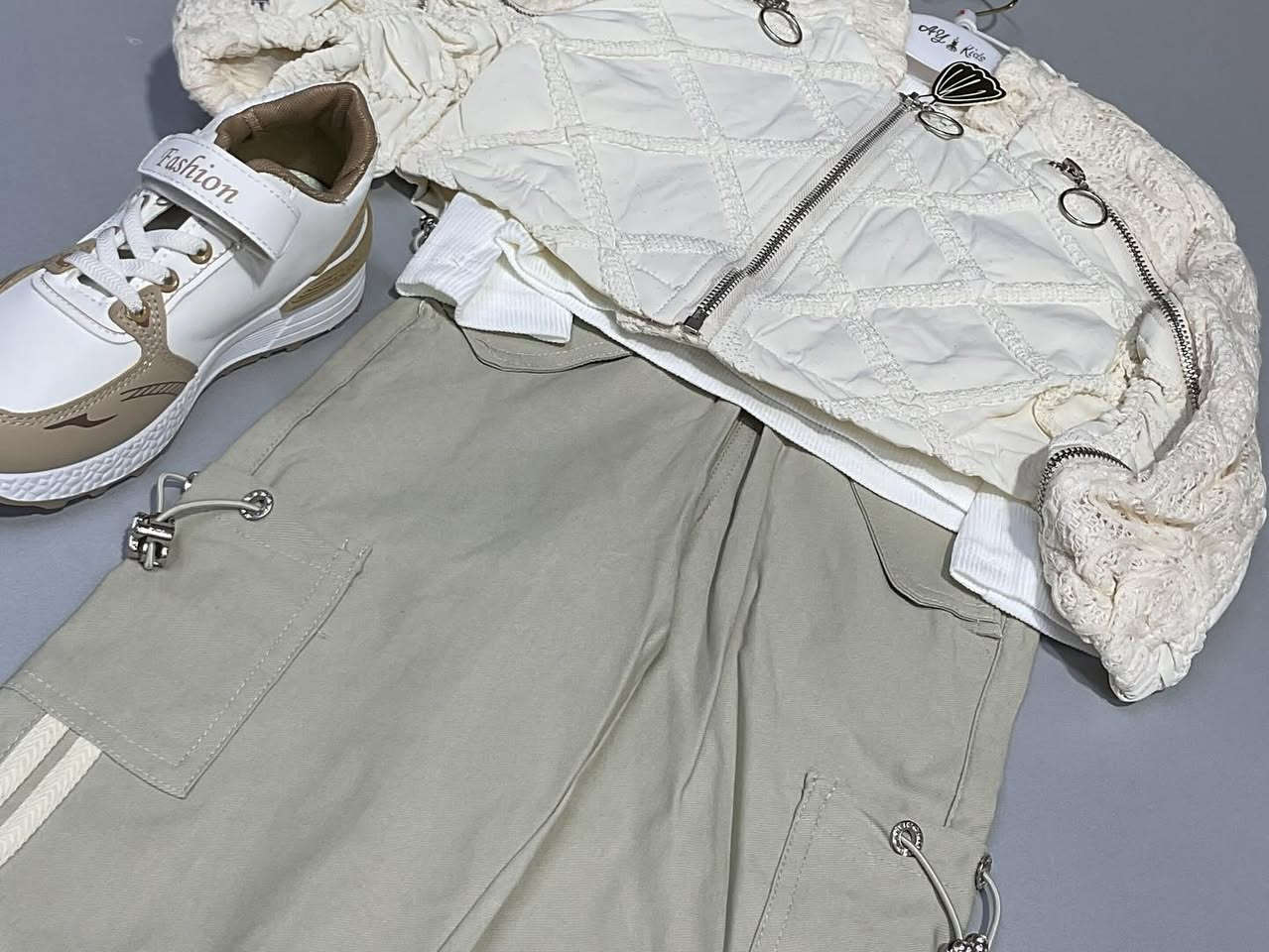 👶✨ وصلت أحدث ازياء الأطفال حصرياً في مجمع دارين!
الراحة والأناقة يجتمعان في تصاميم عصرية وألوان مبهجة تناسب كل ذوق 💕

🩵 خامات ناعمة عالية الجودة
🩷 ألوان مريحة وموديلات حديثة

خلي طفلك يواكب الموضة براحة وأناقة مع مجمع دارين 💫

📍 زورونا في مجمع دارين  أو تواصلوا معنا عبر الرسائل للطلب
#دارين #تراكات_اطفال #ازياء_اطفال #ستايل_اطفال #موضة_اطفال

⸻⁩


**إذا كنت صاحب هذا الإعلان وتريد حذفه لأي سبب، رجاءا أرسل رسالة إلى الدعم الفني**