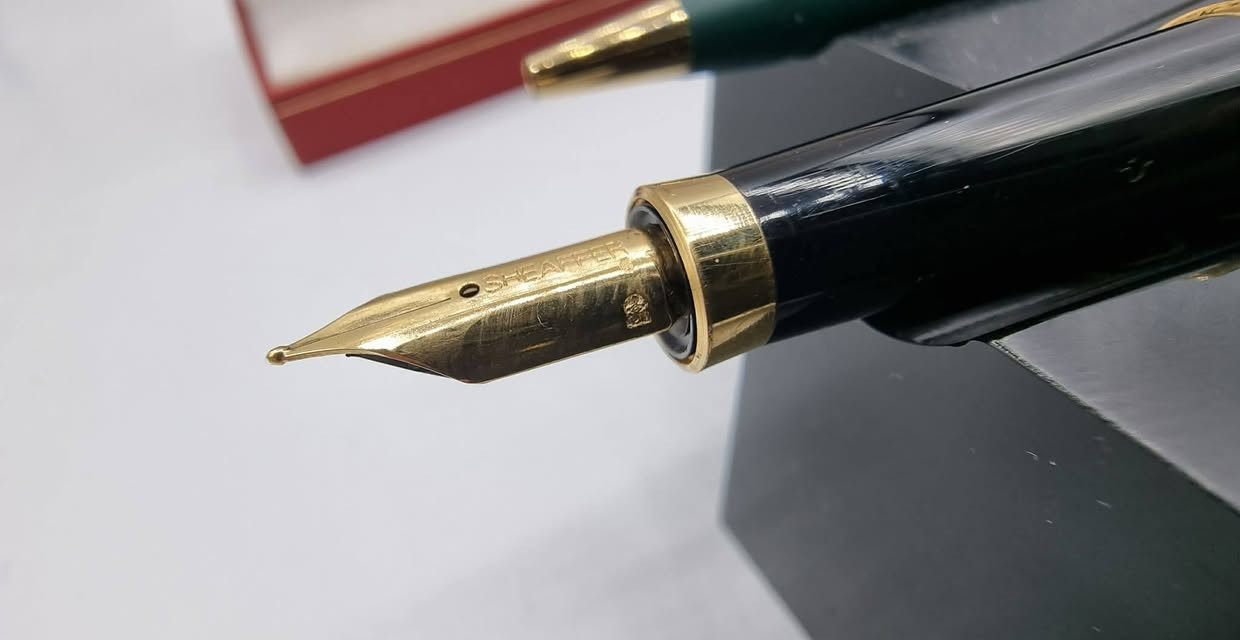 تحية طيبة  ،،،
#سيت_اقلام_شيفر #SHEAFFER FASHION  
              الصنع : امريكي #اصلي  ، MADE IN USA  ، 
          مستخدم  ، إنتاج #قديم  ، بالعلبة #الأصلية  ، 
          حبر + جاف/ اصدار كلاسك بلون مميز جدا  ، 
               سلاية + جنكال / طلاء #ذهب ثابت  ، 
السعر : 95 الف ، 
يوجد توصيل  .


**إذا كنت صاحب هذا الإعلان وتريد حذفه لأي سبب، رجاءا أرسل رسالة إلى الدعم الفني**