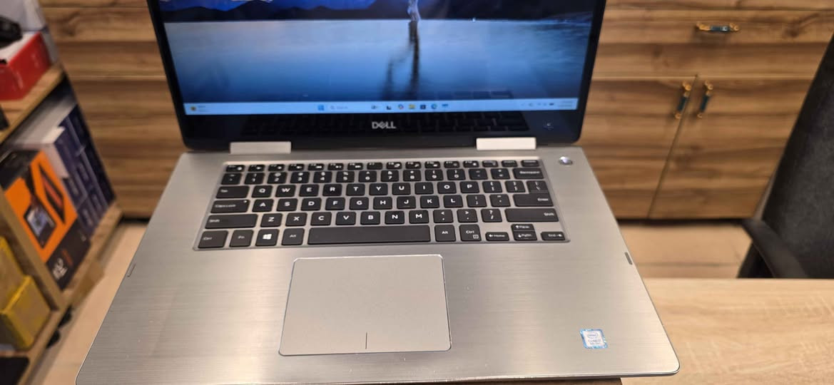 کوردی_ عربي

لابتۆپی Dell Inspiron 7573 بە مەرجی پاکی و پاتری ١٠٠٪! 💻 شاهانە بۆ کار و خوێندن ✨
​لابتۆپێکی ناوازە بۆ فرۆشتن بە مواسەفاتی بەرز و زۆر خاوێن. شاشەکەی کوالێتییەکی بێوێنەی هەیە (وەکو ئۆلێد وایە) و ٣٦٠ پلە دەسووڕێتەوە، واتە دەتوانی وەک تابلیتیش بەکاری بهێنیت! پاترییەکەی تازە گۆڕدراوە و ئەسڵییە ١٠٠٪.
​مواسەفات:
​پرۆسێسەر: Intel Core i7-8550U
​کارت شاشە: Nvidia MX130 (2GB) دبل کارت
​ڕام: 16GB DDR4 (خێرا و بێ بڕانەوە)
​هارد: 512GB SSD SATA
​شاشە: ١٥.٦ ئینج، لەمس (Touch)، ٣٦٠ پلە دەسووڕێتەوە بە ڕەنگی زۆر ڕوون.
​پاتری: نوێ و ئەسڵی ١٠٠٪ 🔋
​زۆر خاوێنە و لە دۆخێکی زۆر باشدایە 

عربي
​لابتوب ديل إنسبرون 7573 نظافة 100% وعبالك جديد! 💻✨
​للبيع لابتوب بمواصفات ممتازة وسعر مناسب، يفيد للدراسة، الشغل، والتصفح. الشاشة مالته خيالية (عبالك أوليد) وتفتر 360 درجة يعني تكدر تستخدمه مثل التابلت! 😍🔋 الباتري مالته أصلي وجديد 100%.
​المواصفات:
​المعالج: Intel Core i7-8550U (جيل ثامن قوي)
​كارت الشاشة: Nvidia MX130 (2GB) دبل كارت
​الذاكرة (الرام): 16GB DDR4 سريع جداً
​الهارد: 512GB SSD SATA
​الشاشة: 15.6 إنش، لمس (Touch) وتفتر 360 درجة، ألوانها فائقة الوضوح.
​البطارية: جديدة أصلية 100% 🔋
​النظافة: نظيف جداً وبحالة ممتازة أربيل, العراق


**إذا كنت صاحب هذا الإعلان وتريد حذفه لأي سبب، رجاءا أرسل رسالة إلى الدعم الفني**
