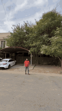 � عقار للبيع – موقع مميز في حي الاقتصاديين / السيدية

للبيع عقار سكني أو استثماري بموقع استراتيجي على شارع رئيسي عرض 20 متر مع رصيف 4 أمتار، من أرقى شوارع حي الاقتصاديين.

📏 تفاصيل العقار:

 • المساحة: 137 متر مربع (الواقع الفعلي 140 متر)
 • الواجهة: 11 متر و70 سانتيم
 • إمكانية البيع كامل أو تقطيع حسب الطلب

💎 مميزات العقار:

 • موقع مميز ومناسب للسكن أو الاستثمار التجاري
 • شارع عريض ومخدوم بالكامل
 • قريب من الخدمات والمدارس والأسواق
 • واجهة مميزة تسهّل البناء أو إنشاء أكثر من وحدة

📞 للاستفسار والمزيد من التفاصيل:

***********
***********

يرجى المراسلة أو الاتصال على الأرقام الموضحة أسفل المنشور.
