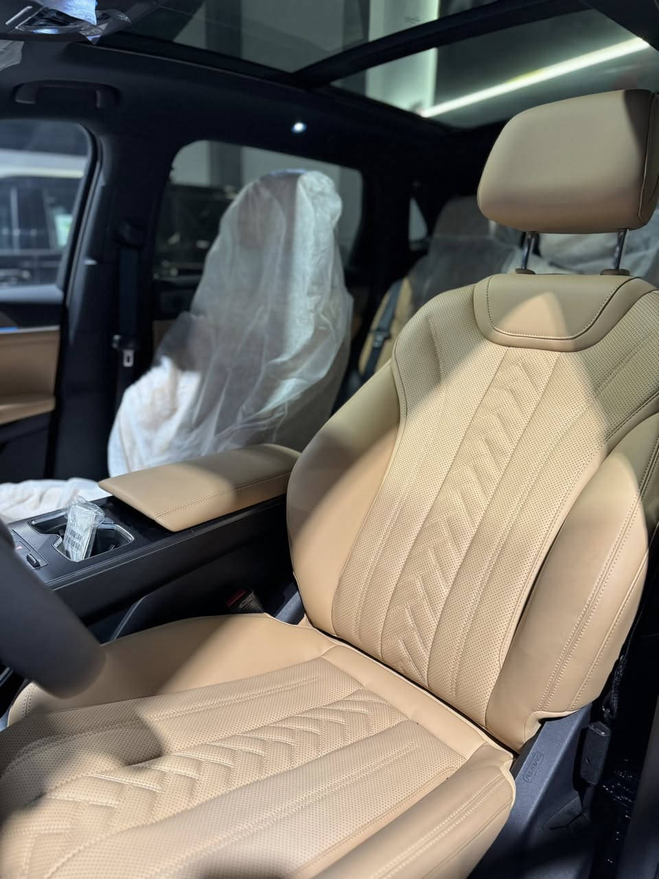 بي واي دي سونغ ال.  Byd song L

- موديل 2025

- فئه song L

- الممشى صفر

- كامرة 360 درجة 

-12 حساس

-رادار تفاعلي

-  5 راكب

- سقف بانوراما

- تحديد مسار

- كشنات جلد + كهرباء 

-كشنات تدفئ + تبريد

-رادار امامي

-شاحن وايرلس

-انارة اماية ليد 

-120 كيلو متر بشحنه

-نقط عمياء

-مانع تصادم

- السعر 19,900 دولار امريكي $$

- البيع بنظام النقد فقط (لايوجد اقساط❌)

............

- للمعلومات زياره موقعنا :

- الرقيم - اربيل / شارع 100 المعارض / بجانب محطه بانزين هوگر مقابل هفته بازار 1

- (معرض الرقيم على خرائط گوگل📍 https://g.co/kgs/eZYFQ7 ) 

- او الاتصال على:

*********** 📞 

*********** 📞
