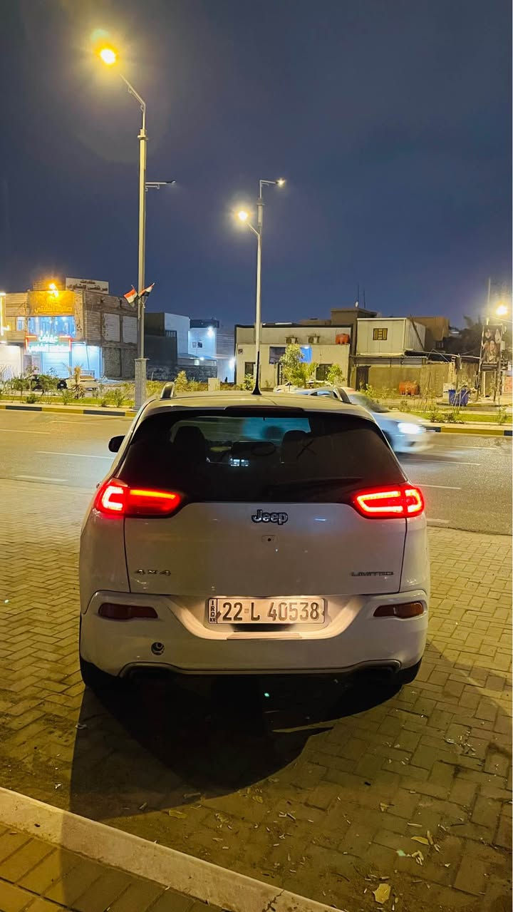 جيب بزون 2017 سته سلندر لمتد فول مواصفات للاخير  
باورناما كامله تفتح قطعتين كشنات جلد تبريد تدفئه كشنات و ستيرن و مري جانبيه وضعيات قياده شاشه و كامره بلاديه و هواي مواصفات رقم اربيل باسمي تحويل جديد سنويه ل30 
125 ورقه 
***********
مكان السياره البصره Singapore
