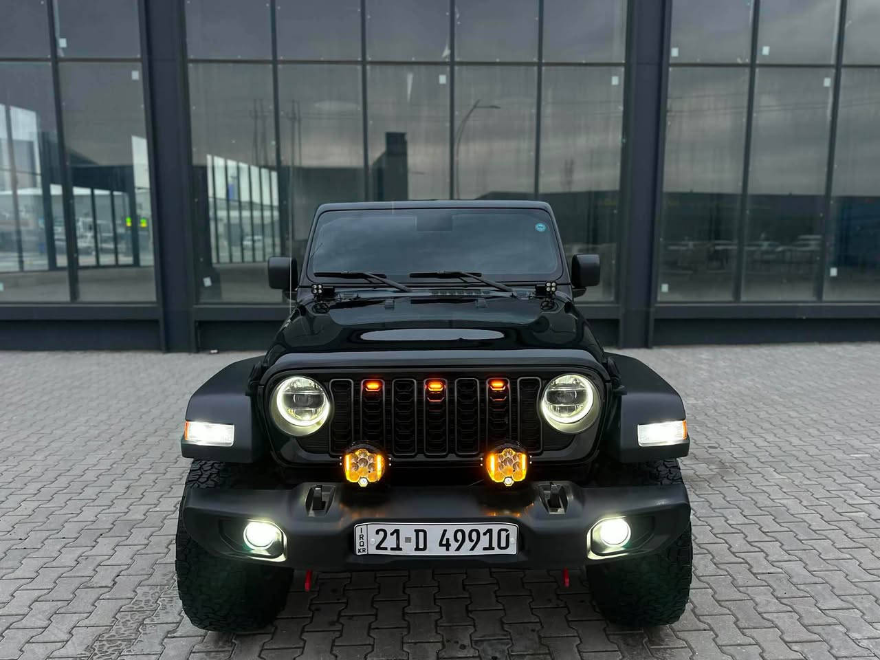 سلام عليكم

جيب رانگلر 2023🇺🇸🇺🇸

السيارة بدون صبغ بدون تبديل بدون ايرباك

مكان السيارة اربيل 
محرك ٦ سلندر v6 

مواصفات ويلز 

شاشة جبيرة 

كاميرا 

تشغيل عن بعد 

بصمة 

گيج الكتروني 

تبريد قطعتين 

نظام AUX ١٢٣٤

لايتات ليد 

بگلايت ليد 

امراية هيتر 

جنح خلفي ليد 

اطفاء ذاتي

سقف متحرك 

جام كارباء

فور ويل   

دوسه TYGERحديد 

 ماشية ٣٦ ميل

السيارة مرفوعة بغراض شركة 
تخم تاير حجم ٣٥ جديدوكالة 
تخم ويالة 392رانگلر بلاد شركة  

السيارة كلش جديدة و حلوة بلواقع هم 

كير و مكينة كله مكفول بدون اي عطل 

سعرة ٢٦٢$ بي مجال

رقمي ***********☎️☎️ أربيل, العراق
