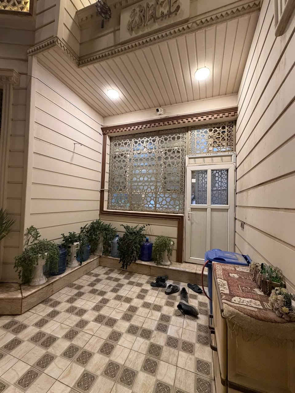 دزي هذا المنشور الرجلج وكليله اخذلي هذا البيت وهنا راح تعرفين يحبج لولا 🌝
للبيع بيت بكربلاء 200 متر مع الاثاث العنوان حي نصر جهة صحفين طابقين 5 غرف نوم 
‏‪***********‬‏
