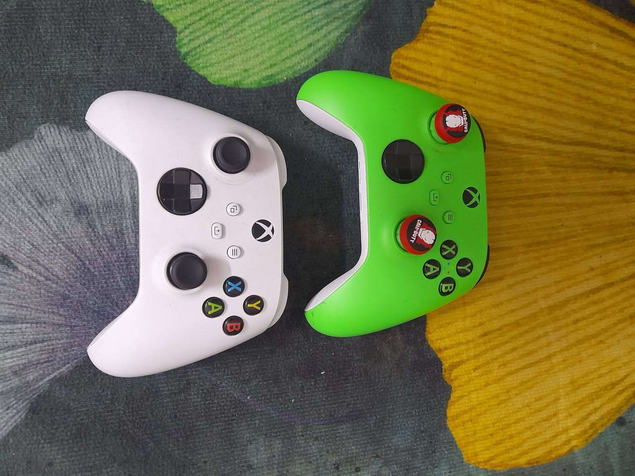 سلام عليكم اكس بوكس سيريس اس 500 قبل 15 يوم اخذته بعده بل ضمان مع اليوبي اس ايضأ جديد مع يدتين اصليات مع اشتراك كيم باص شهرين كامل ملحقات جهاز كلش نضيف تجي شوفه بعينك اي مشكله مابي السعر 400 الف قفل لين اكدر اكول اكثر وبي مجال بس علمود لاتعبك والله صاير عليه اكثر بس متوازي ع فلوس لحد يكسر فدوة ***********
