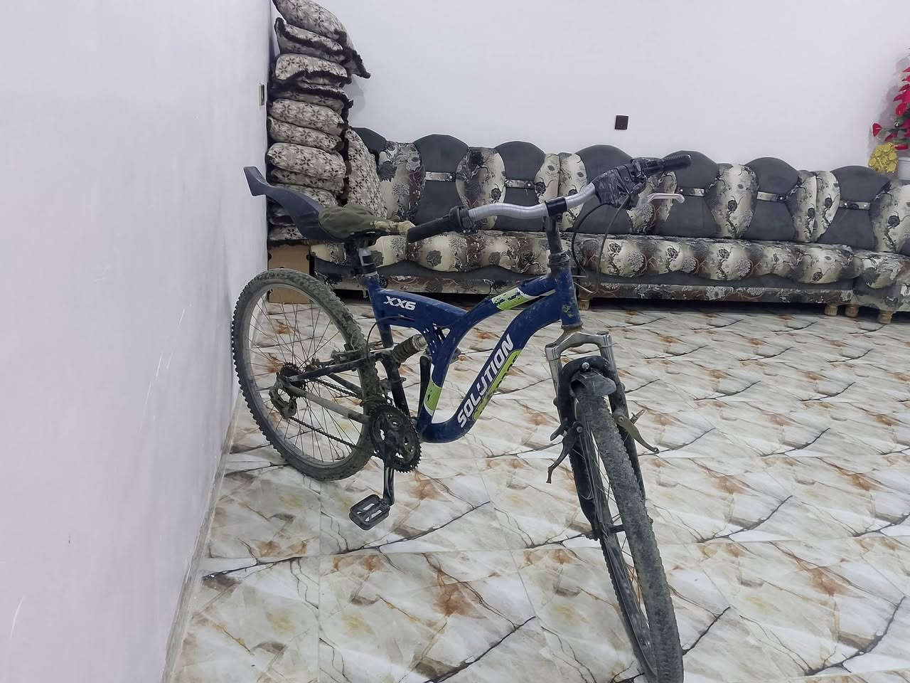 السلام عليكم بايسكل لل بيع جبلي بريك وره بمكانه عقرب جديد جاملغات جدد السعر80وبي مجال الخاص مغلق هاذه رقمي***********العنوان جنوب الموصل قريه صف التوث
