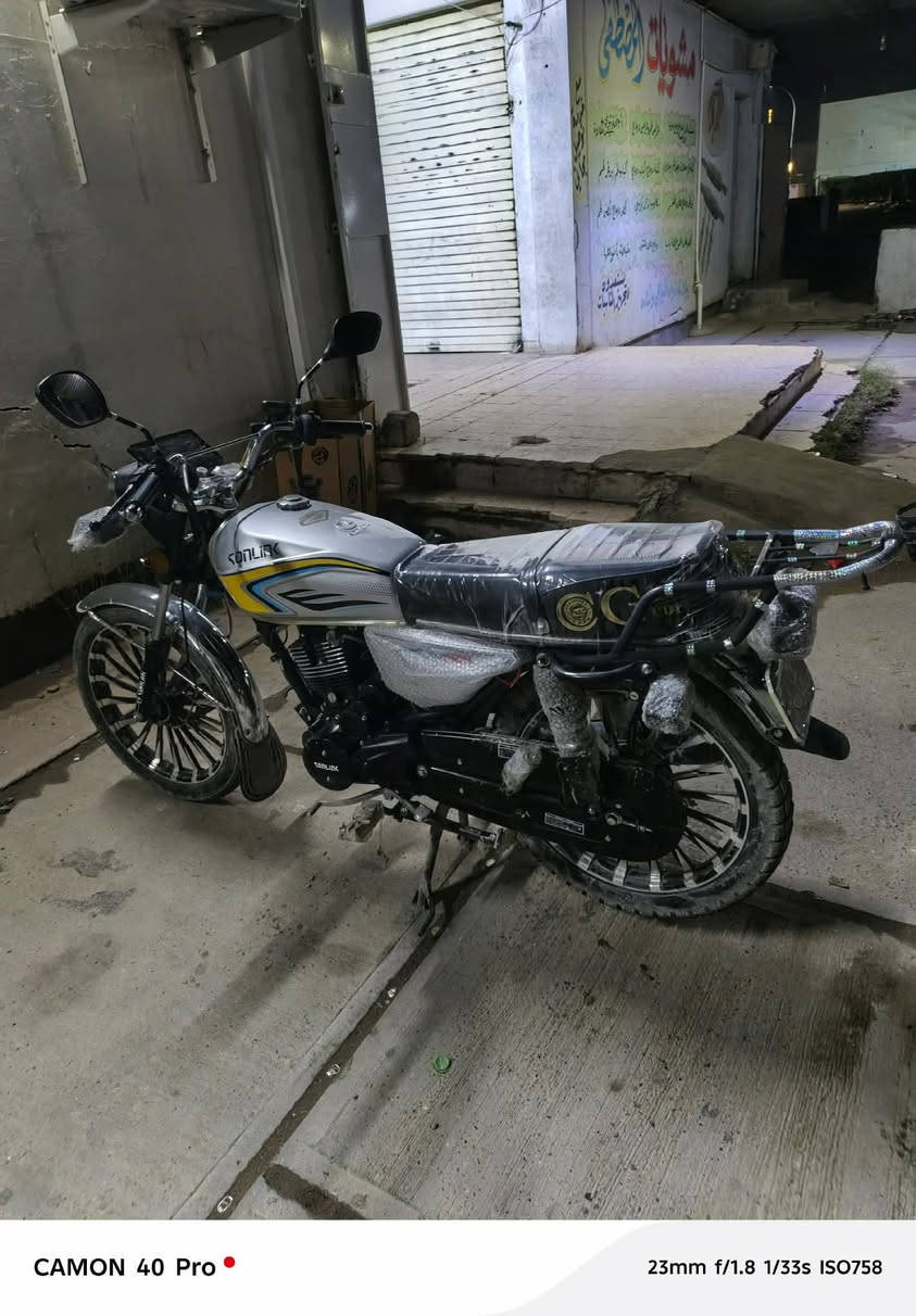 السلام عليكم
درجه 25 زيرو كامله بصمات عدد 2 سوياج عدد 2 
مكينه 200 لون يخبل 
850 وبيها مجال بسيط ورجئان المو شراي لا يعلق
مكاني صلاح الدين مجمع الدور 
***********
