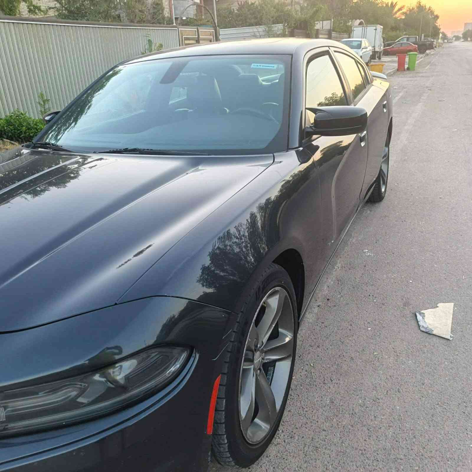 السلام عليكم جارجر مديل 19 SXT blusحادثه جاملغ خلفي وباب خلفيه وصار بيه بل العراق جاملغ امامي فقط مكان السياره بغداد السعر 205 رقم صاحب السياره *********** السياره جديده واحله من الصور
