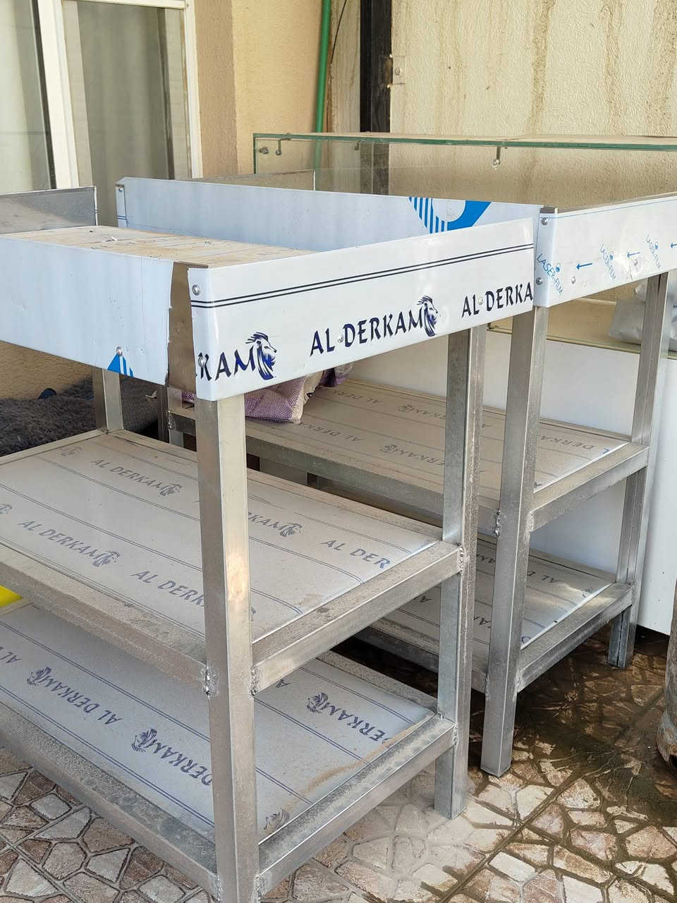 حماية اكل 6 سفنديشات
فرن كهربائي غازي 
ميز ستيل عدد 2 قياس متر بمتر 
قلاية غازية 
منظمات غاز مع جفجير وجمجة 
كله جديد فقط الفرن مستعمل شي بسيط 
***********
