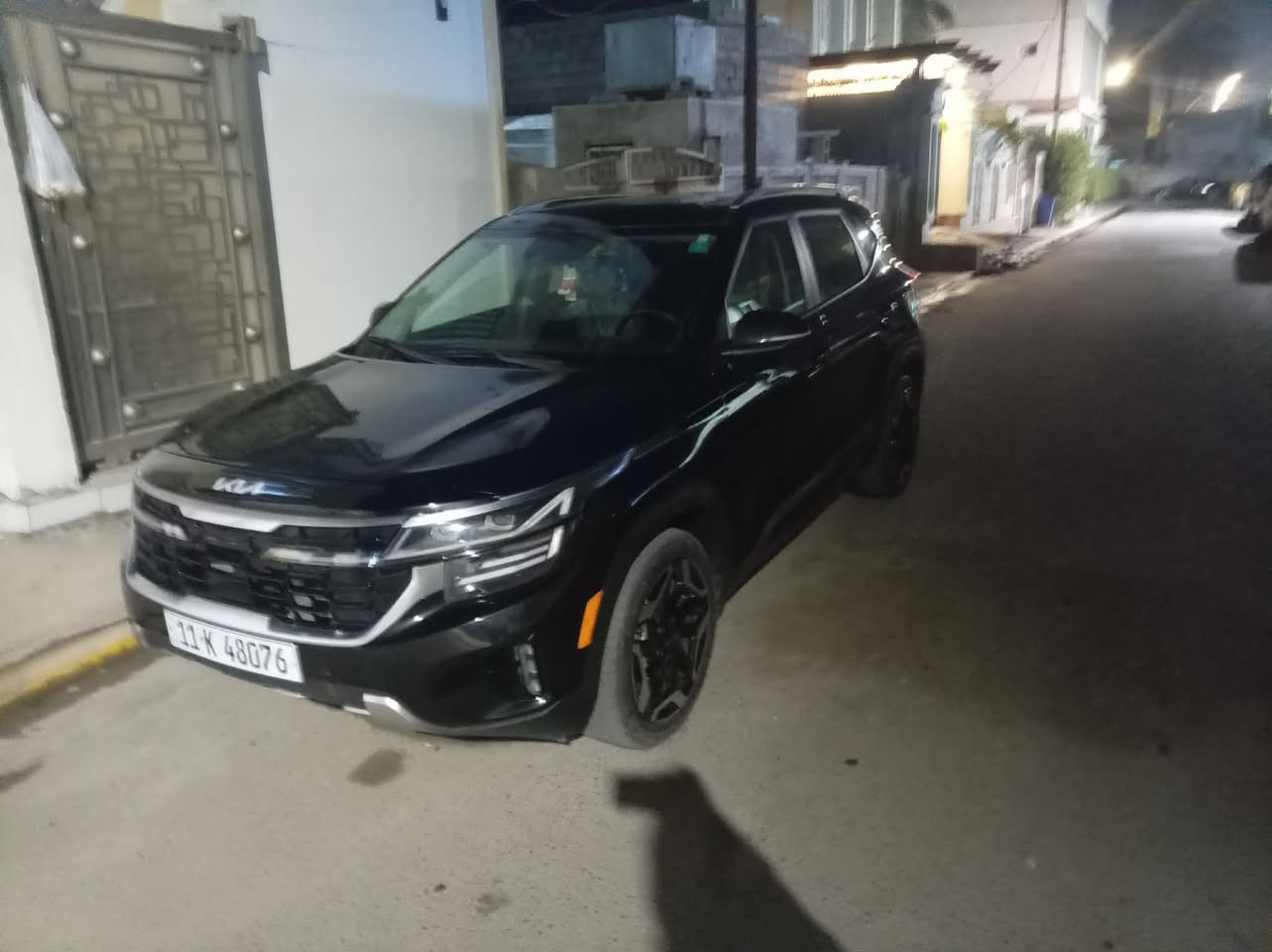 السلام عليكم كيا سيلتوز موديل ٢٠٢٤ فول مواصفات للاخير بانوراما كشنات جلد تدفئه تبريد بالكشنات محرك 1600 تيربو صور الحادث مرفقه بالمنشور السياره ماشيه عشرين الف كيلو جديده كلش السيارة 
رقم الهاتف***********
