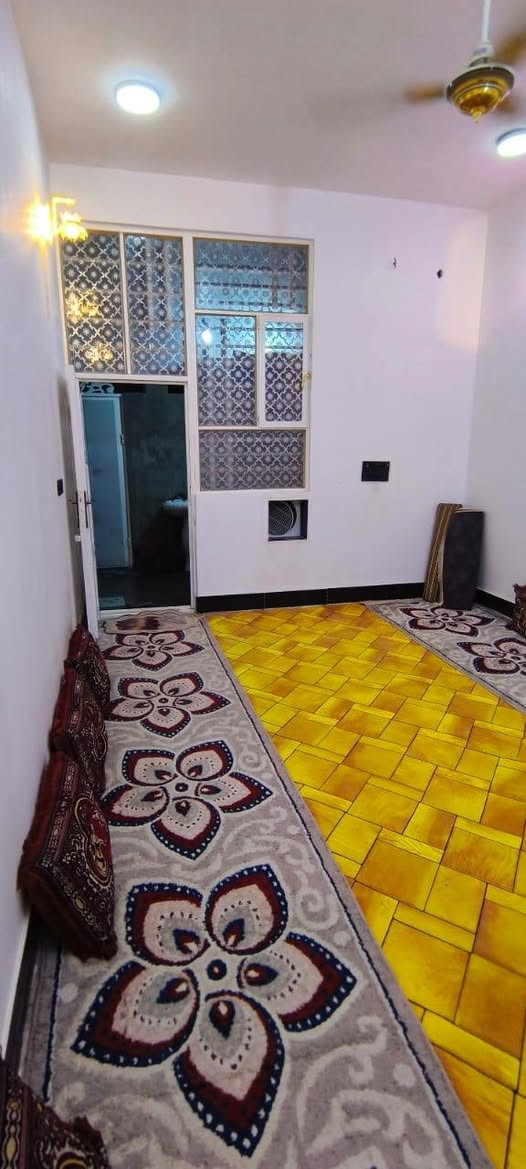 السلام عليكم
بيت للبيع  100م زراعي قرار محكمه مشمول بتطويب عمود 136 طريق ياعلي يبعد 500م عن شارع كربلاء للأستفسار ***********
