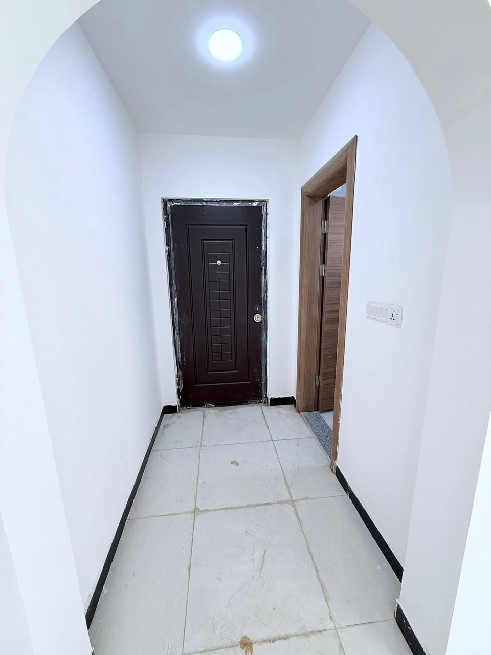 ٠للبيع دار مساحة  250 متر طابقين 3  غرف نوم 
 موقع ممتاز  النجف مجمع الأميرات2  مربع ثالث 
 ملاحظه/ مسحوب قرض  ٩٠ مليون من المصرف  العقاري بالشهر ٥٠٠ الف مع تغير كفيل جاهز للسكن 
للأستفسار اتصل ***********  مكتب الامراء
