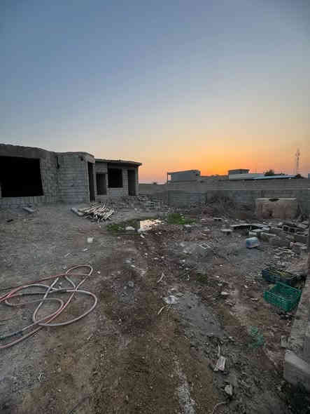 السلام عليكم هيكل بالعلم عرب دبي 
مساحة الأرض 500 -مساحة البيت 200
غرفتين وحده منهم سويت مصبوب كامل 
صاله+ ربعه +مطبخ +صحيات 
السعر 20 وبيه مجال 
للاستفسار 
***********📞
