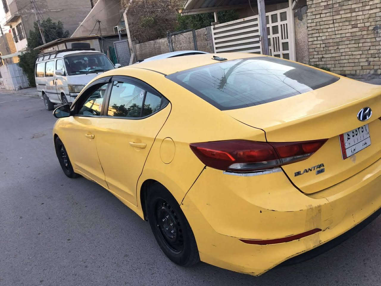 السلام عليكم :النترا 2017 وارد أمريكي ضربه باب وجاملغ  مثل ما موضح بالصور شاصي ولغود مكفولات أرباك برده فقط تدفئه تبريد كير at مكينه 2000 دوش رقم بغداد باسمي تحويل ثاني يوم مصفر هيئه وغرامات. 
السعر 115 وبيهه مجال للاستفسار ***********
