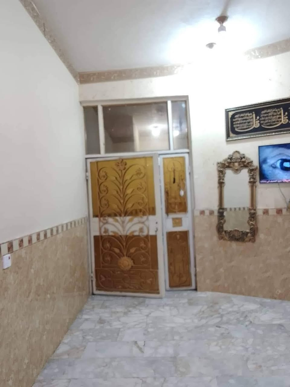 دار للبيع طابو صرف مساحه 150متر بل ثوره خلف مجمع حور العين بناء حديث الطابق الارضي غرفتين صاله مطبخ استقبال صحيات مناور الطابق الثاني شقه معزوله عدد الغرف 3صاله صحيات البيت بناء حديث جميع الخدمات الشارع تبليط السعر خاص البيت تحفه
دار للبيع طابو صرف مساحه 150متر بل ثوره خلف مجمع حور العين بناء حديث الطابق الارضي غرفتين صاله مطبخ استقبال صحيات مناور الطابق الثاني شقه معزوله عدد الغرف 3صاله صحيات البيت بناء حديث جميع الخدمات الشارع تبليط السعر خاص البيت تحفه  رقم الهاتف *********** واتساب
