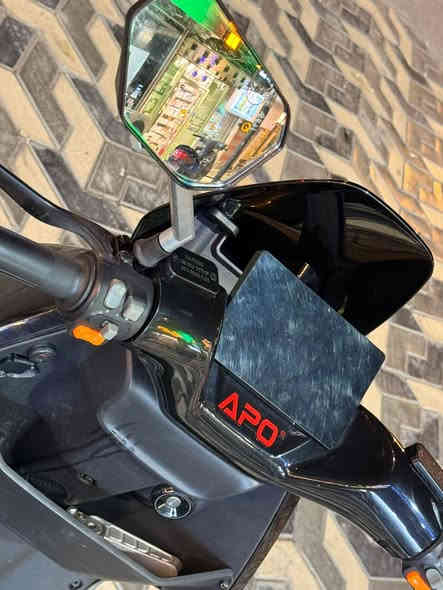 دراجة نوع super APO  انتاج راقي بالمعنى الحقيقي.. يعني متانه عالية.... متعه بالقيادة ونشاط عالي كأنما بنزين.... التجربة تحكم
بطارية ليثيوم حجم 30 امبير
ملف 2000 حقيقي
اطااارات حجم 12
شاحن سريع يفصل تلقائي
مثبت سرعة
دبل اشارة مع رماش
جهاز انذار وبصمتين
تشغيل كارت
منفذين شحن للدراجة داخلي او تكدر تشحن البطارية لوحدها اذا عندك شقة
كذلك منفذين شاحن الموبايل
عداد حقيقي البطارية... 
سرعتها حقيقية واكثر من الاعتيادي 85
المسافة تكون عكسية مع السرعة وقوة البچ انت ال تتحكم بالطاقة... ممكن تعبر 70 كيلو ممكن تستهلكها ب 50 كيلو اذا سرعة فول 
للاستفسار يمكنكم التواصل على الخاص او الاتصال ***********
