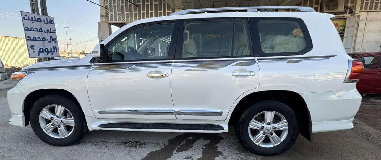 تحية طيبة
لاندكروز 2012
ماشية 190 🧮 
رقم بغداد دولي 
مواصفات بريم 🦅
V8 4.6 
كشنات جلد.  
حساس امامي + خلفي
شاشة. 
تبريد مركزي 3 قطع. 
سلايد روف. 
السيارة مكفولة من الصبغ والتبديل
فقط بارد بسيط في الجاملغ الامامي الايمن وتكحيل مقدار اصبعين. 
الگير والمكينة مكفولة من الفتح والضعف والتبخير. 
سعرها 335. 
مكانها الحلة -شارع 80
0772 544 6733 
0781 819 1854
