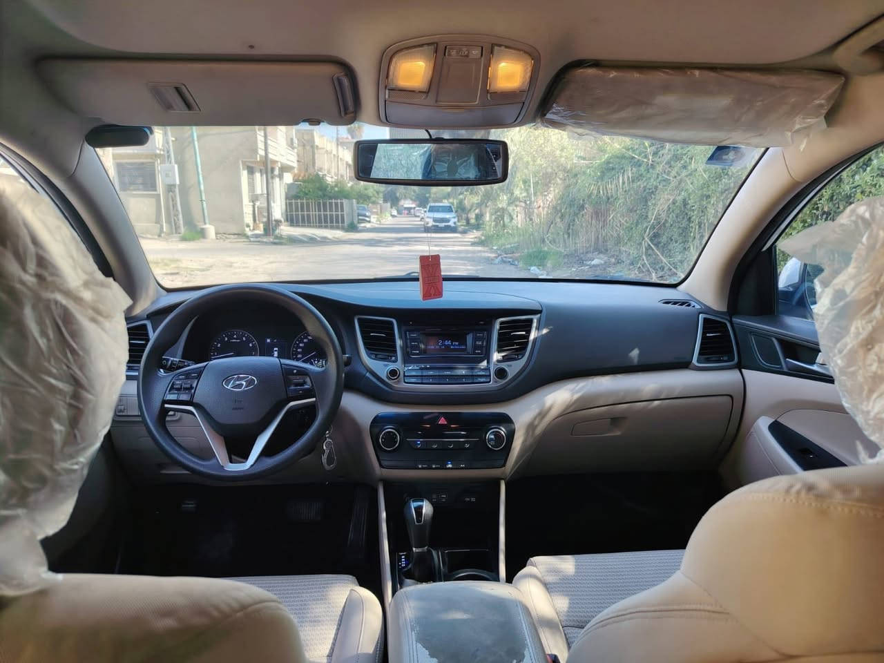 سلام عليكم 
هونداي توسان خليجي 
مديل 2017
رقم بغداد دولي ب اسمي 
ماشيه 95 الف 
مكينة 2000 
يدات نيكل
كاميرا خلفية
مري شفط مع اشاير
لد نهاري
تحكم ستيرن
ثلاث وضعيات قيادة (سبورت,عادي,ECO)
ملاحظة سيارة بيه : تبديل صندوق بلادي نفس لون بدون دواخل نهائياً وصبغ ايضاً ربع بنيد بدون دواخل شرط لايتات بلادي 
باقي سيارة كفاله عامه شرط سونار
مكان سيارة: بغداد
سعر: 164$
للاستفسار:***********
