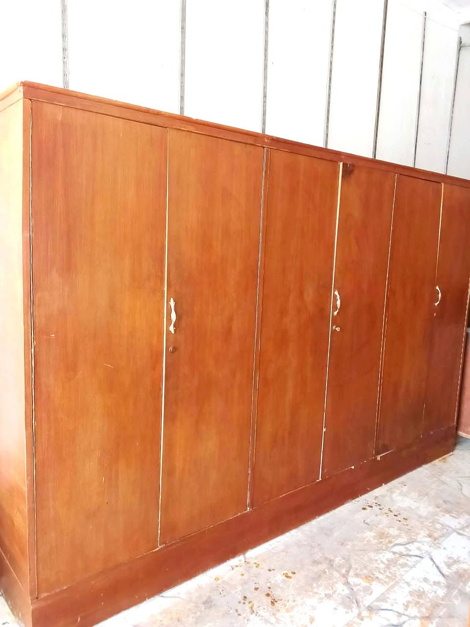 كنتور مستعمل ثلاثة أبواب تسكام للبيع بسعر مناسب مكاني الشوملي ويوجد خدمة توصيل ***********
