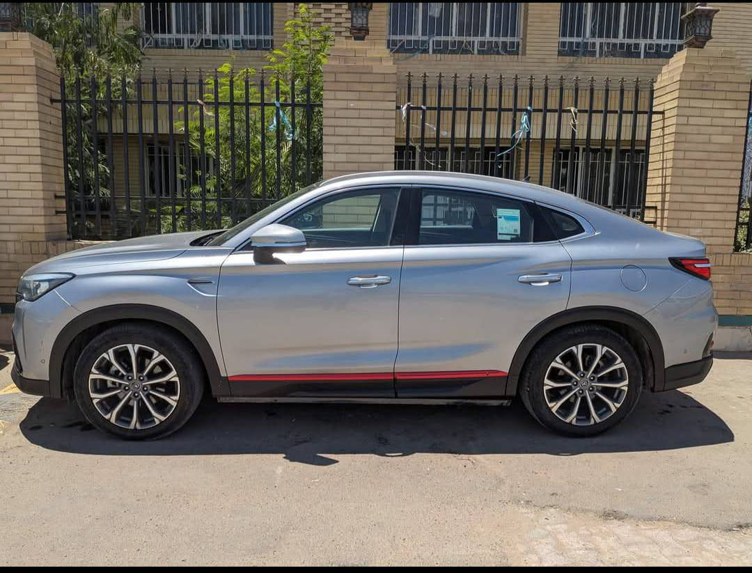 شانجان 85 موديل 22  ماشيه 49000كم السعر24مليون  سياره حره موبايل واتساب *********** بيه صبغ ربع باب الصدر وشخط خفيف حسب صور
