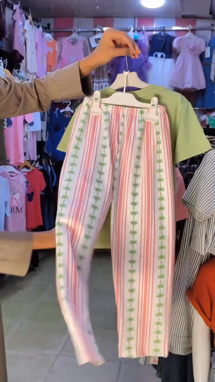 ✨ بـ 10 آلاف بس 😍

👕 تراك بناتي
فول راحة وقماشه ناعمة وليكرة 💖
ألوان صيفية تجنن وتفتح النفس ☀️✨

📏 الأعمار المتوفرة: من 6 سنوات إلى 12 سنة

🎨 الألوان المتوفرة: 🌸 وردي
💚 فستقي

📍 العنوان: بابل - القاسم
شارع المقابل صيدلية كمال الجلبي
مقابل مجمع شموسة للحاجة ألف

🚚 يوجد توصيل لجميع المحافظات

#أزياء_البراعم
#تراك_بناتي
#ملابس_أطفال
#بابل
#تخفيضات


**إذا كنت صاحب هذا الإعلان وتريد حذفه لأي سبب، رجاءا أرسل رسالة إلى الدعم الفني**