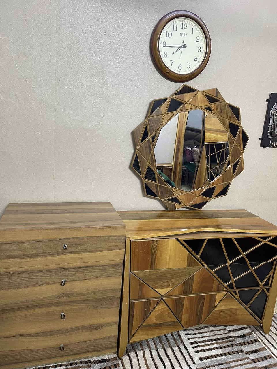 السلام عليكم 
كنتور للبيع ارتفاع(220 ) وعمق (65) و وطول (260) MDF  ثقيل تركي مطعم بالزان التركي مابي اي نقص مستعمل شي بسيط نضيفه جدا

مع ميز تواليت نفس المواصفات 

مع كومدي 4 جرارات 

مع كومديات 2 مجرات هايدروليك جاذبه

السعر خاص


**إذا كنت صاحب هذا الإعلان وتريد حذفه لأي سبب، رجاءا أرسل رسالة إلى الدعم الفني**