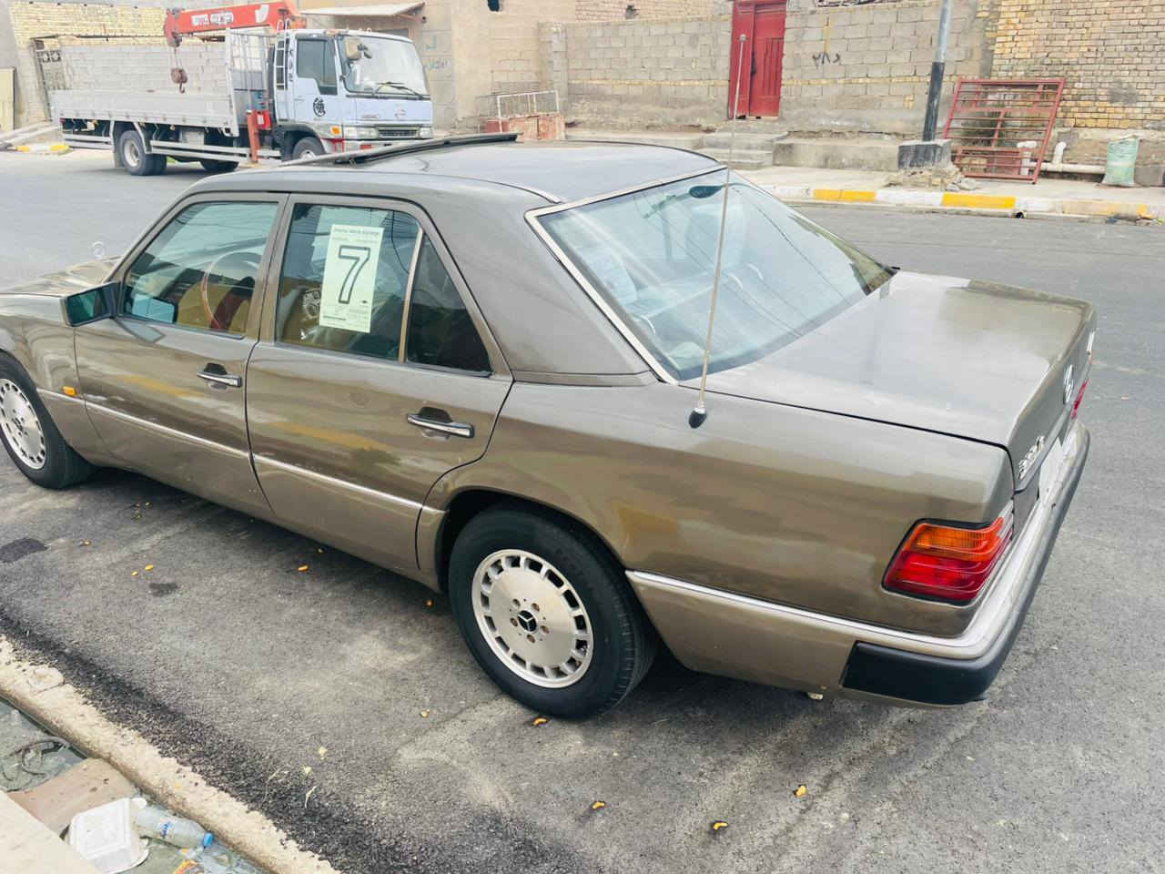 سلام عليكم
مرسيدس دب🇩🇪 موديل 1991 رقم بغداد 

مكينه وكير محور 2500 بطه 

حداديه تخم تاير جديد كهربائيات 

سياره جاهزه  

شرط ثاني يوم مداور

مكاني الناصريه 

السعر 62 وبيها مجال 

رقم الهاتف📞 /***********
