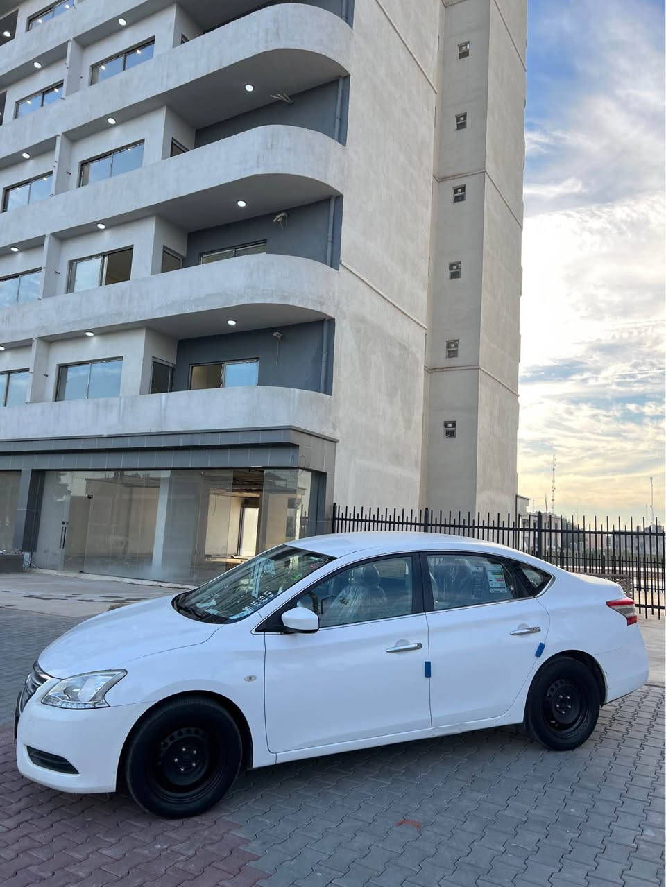 نيسان سنترا خليجى
موديلى ٢٠١٨
به ى بوياخه تةنها دوسيكه ى قوپاوه 
سةياركه زور جوانة و تازه ماوته وه 
سه نةوي به سه ره چةوه دةفترى به نزينى هه يه 
به ناوى خومانه وه يه 
شوين كركوك  
سعرى ١٢٠$
رقم موبايل *********** تةنها واتسئابي لةسه ره كركوك, العراق
