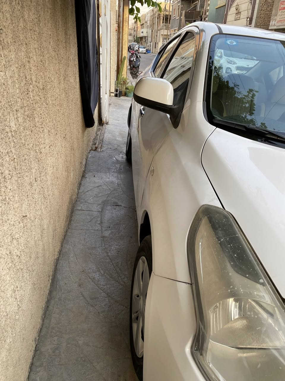 السلام عليكم نيسان هندي للبيع 2019 ماشيه 74 مكينه وكير وتبريد خير من الله بيه جاملغ وربع الباب بارد فقط بدون صبغ وبيه الدوسه وشويه من الباب تعديل وصبغ والصوره منزله بالمنشور قبل وبعد التصليح  بس ع كد المكان والباقي مكفول السعر 100 وبيه مجال الاتصال ع الرقم ‭0780 590 3406‬/ العنوان حي العامل قرب مدينه الألعاب
