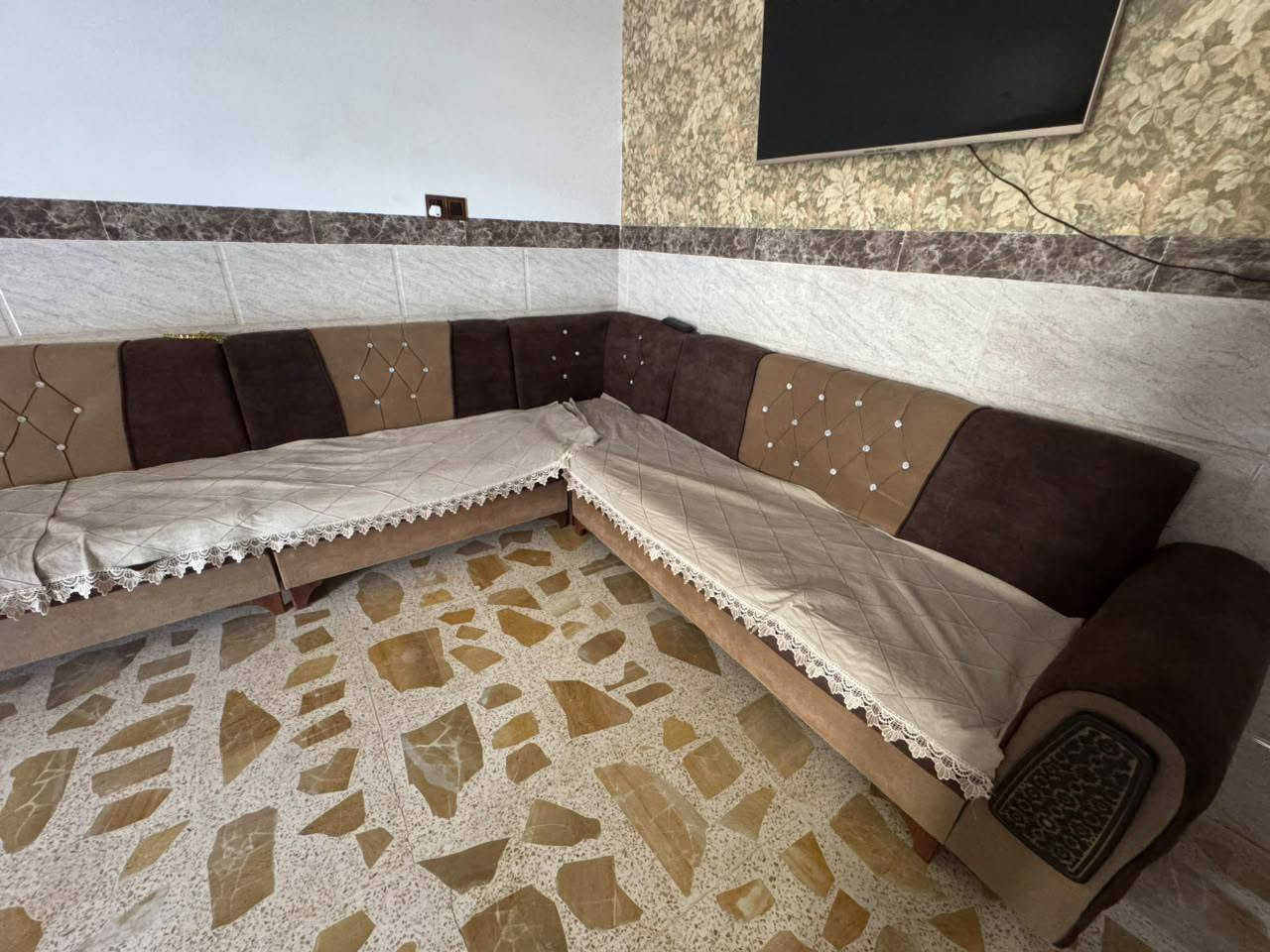 متاح تخم ديوان نضيف مابي عيب 
4اكبار 2زاويه 2كراسي 2ستوتات
مكان بعقوبه 
سعر خاص
***********
