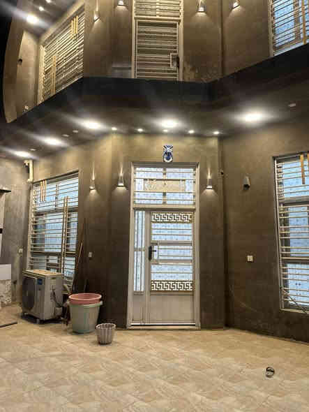 بيت للبيع المساحة 200 م سند زراعي 25 العنوان حي بابل خلف السايلو بناء حديث اشراف هندسي 
البيت يحتوي علي  طابقين :
الطابق الاول غرفتين نوم صالة مطبخ استقبال صحيات داخلية وخارجيه 
الطابق الثاني غرفه نوم سطح داخلي 
البيت فارغ جاهز للسكن مجهز بسبالت وخزانات مياه كبيره وكاونتر نظيف ومنظومه كاميرات  
تحويل مباشر  باأسم المشتري 
السعر المطلوب 120 مليون قابل للتفاوض.
الاستفسار والمعلومات اكثر 
***********
