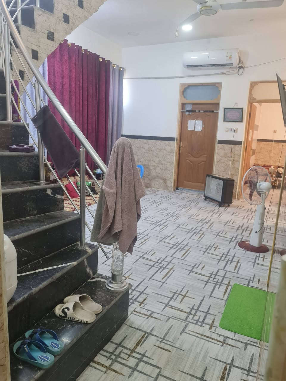 السلام عليكم ورحمة الله وبركاته
بيت للبيع زراعي بعلوة الفحل مشمول بالتطويب 
شارع فائق المضمد  
المساحة ٢١٤ متر
البناء كونكريت طابوق السطح شتايكر
السعر ٦٠ مليون 
غرفتين واستقبال كبيرة ومطبخ كبير
رقم الموبايل ***********
***********
