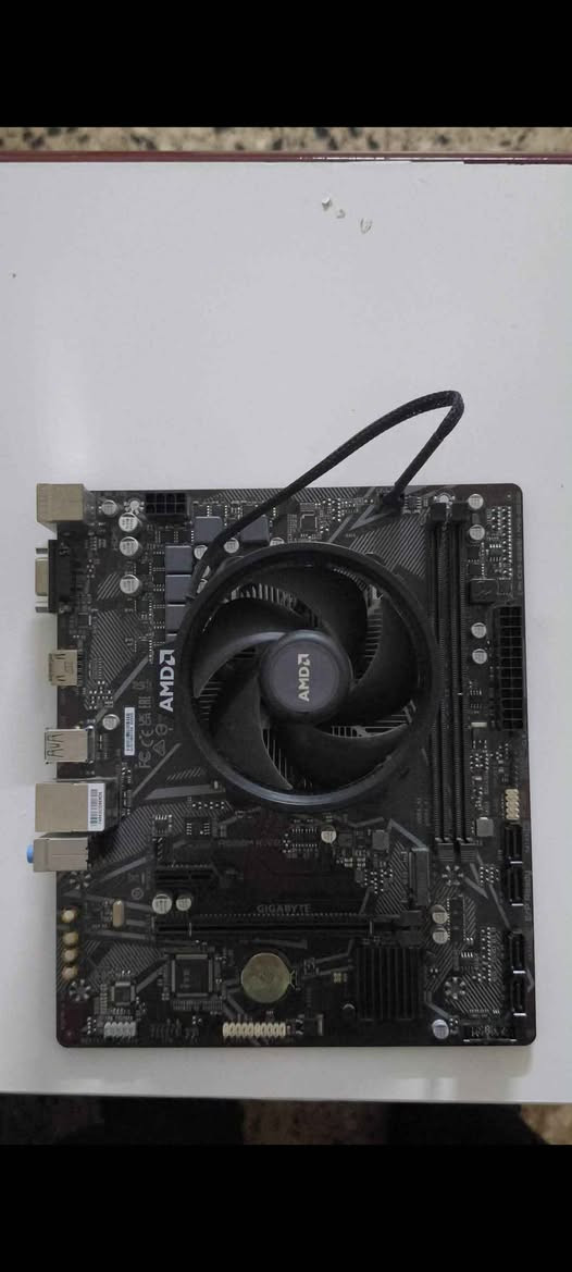 معالج ryzen 5 5500 و بوردة A520M k v2
للبيع اخو الجديد اشتريتة قبل يومين
المعالج ب 130 الف
البوردة 120 الف
الكومبو كامل ب 230 الف
لا يوجد توصيل تدري انت معالج رايزن و البنات مشكلة كبيرة تعال اراويك الفحص بعينك 

مكاني كربلاء-الهندية 
*********** كربلاء, العراق
