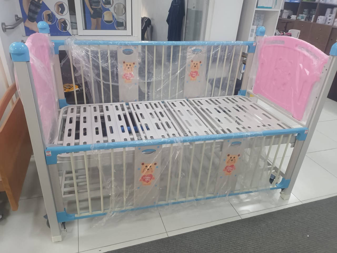 متوفر لدينا أسرة منول حركتين ( يدوي ) للأطفال + فرشة طبية
السرير مزود بحواجز جانبيه لحمايه الطفل من السقوط 
للتواصل و الأستفسار على الأرقام التالية:0780804487
0796109513
0780791113


**إذا كنت صاحب هذا الإعلان وتريد حذفه لأي سبب، رجاءا أرسل رسالة إلى الدعم الفني**