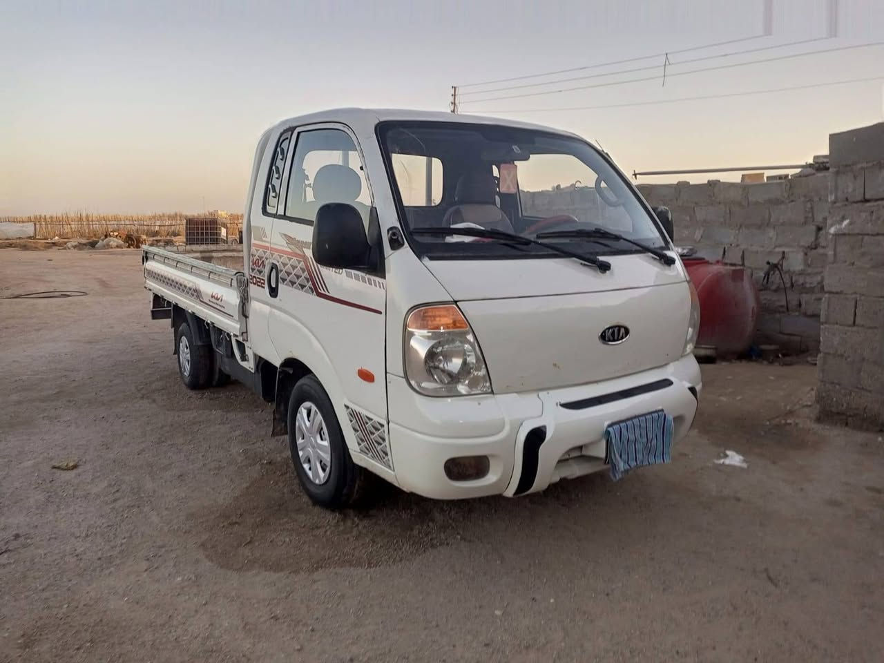 سلام عليكم اقرا تفاصيل قبل لاتصال كيا موديل 2010رقم بصره مشروع وطني مكينه وكير مسكر سبلاين بلكارتون مكفولة من الضربه والكلبه شاصي رقم شاصي مكفول  مصبوقه البدي والبجم فقط سياره مال جناي السعر 87وبيه مجال كهربائيات شقاله حداده حلوه طخم تاير مكاني بصره سفوان شراي ينتصل رقم الهاتف ***********
