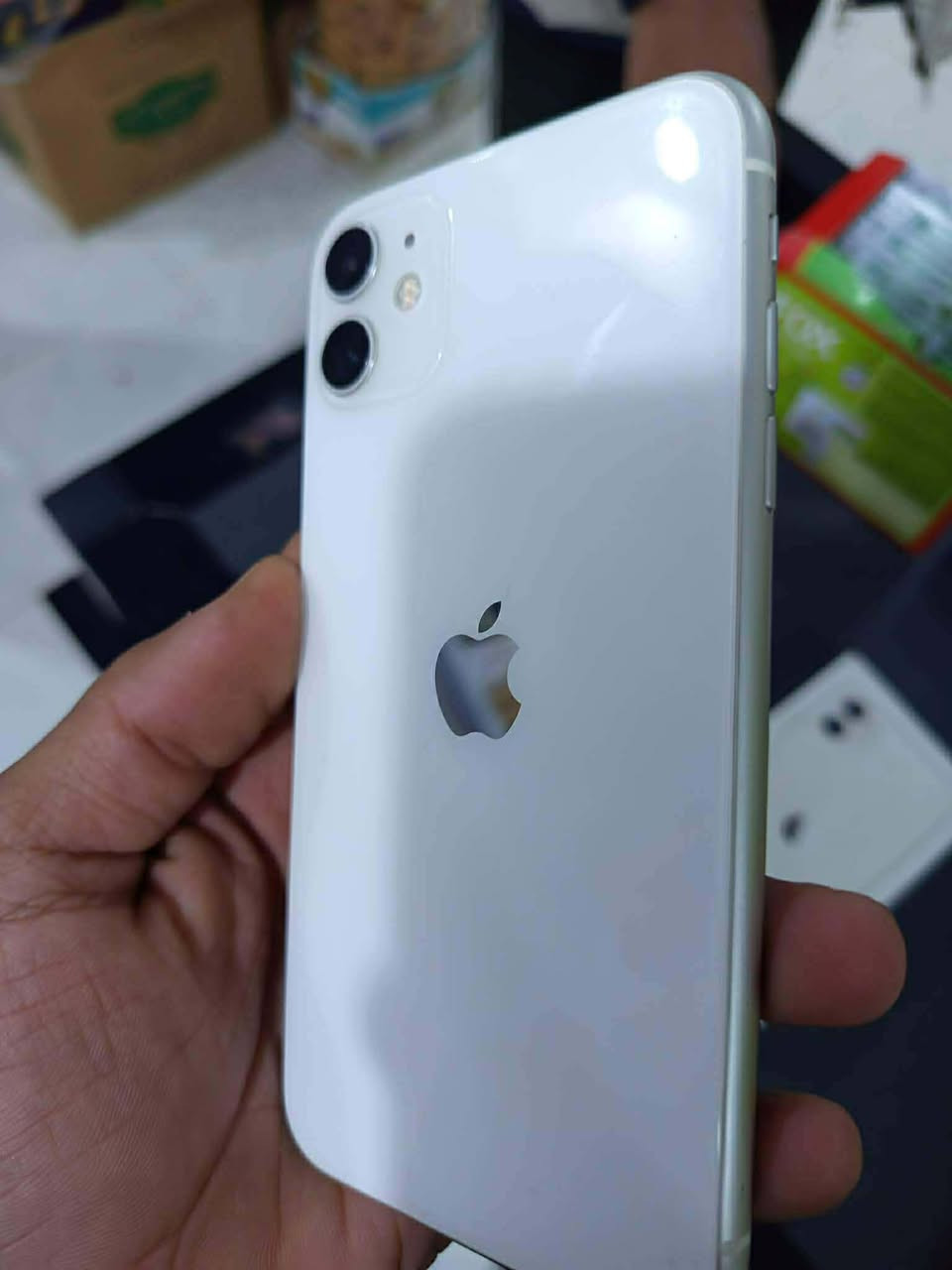 ايفون 11 عادي
بطاريه 83 
شرق اوسط 
كامل ملحقات _كراتون_شاحنه 
جهاز مكفول كفاله عامه م مفتوح ولا امصلح سعر 300وبي مجال وتساب ***********
